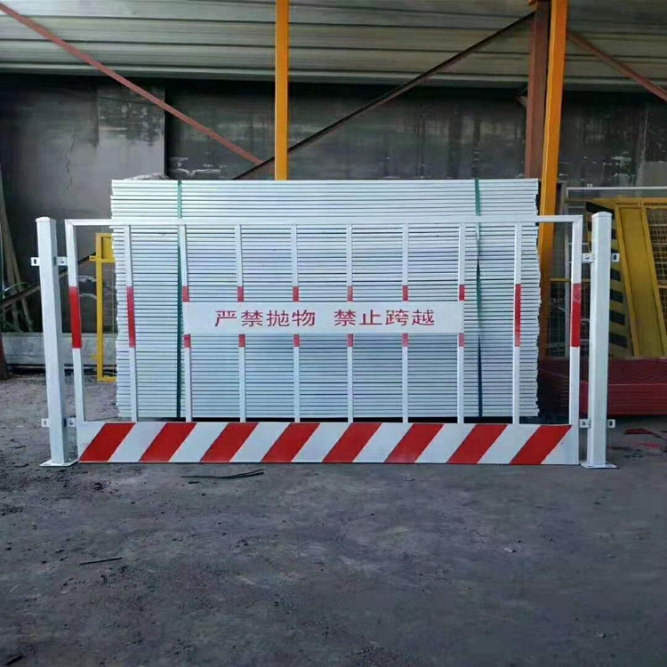 基坑防護(hù)欄桿安裝案例展示圖片4 基坑防護(hù)欄桿安裝案例展示圖片4