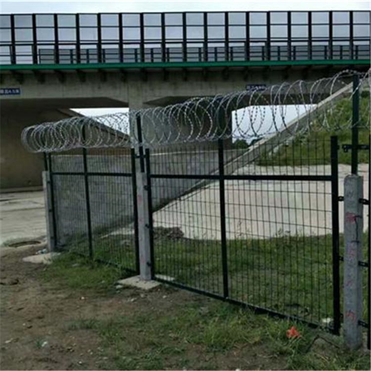 高鐵防護柵欄案例展示圖片3 高鐵防護柵欄案例展示圖片3